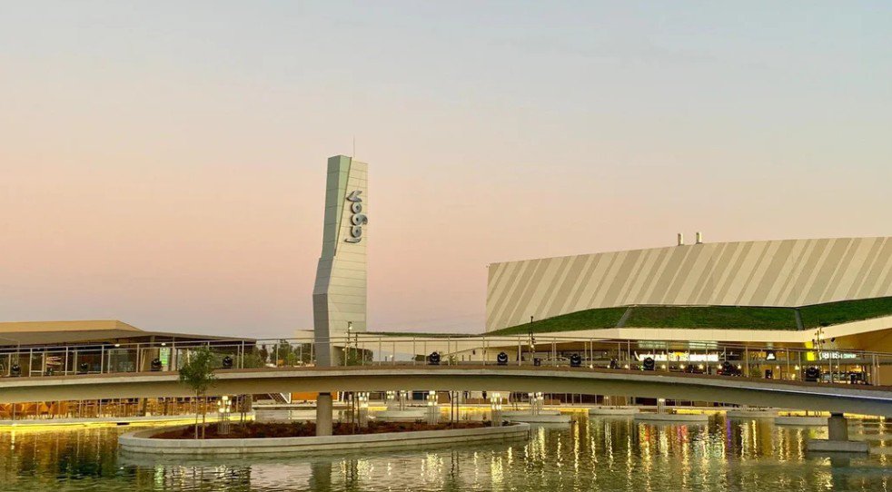 La tienda oficial del Sevilla FC abre en el centro comercial Lagoh