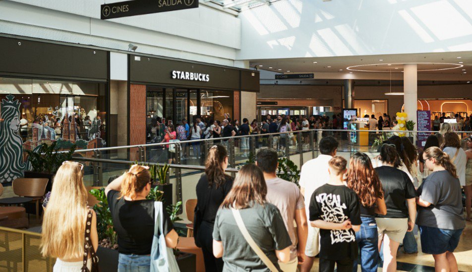 Starbucks abre en el centro comercial Berceo su primer local en La Rioja