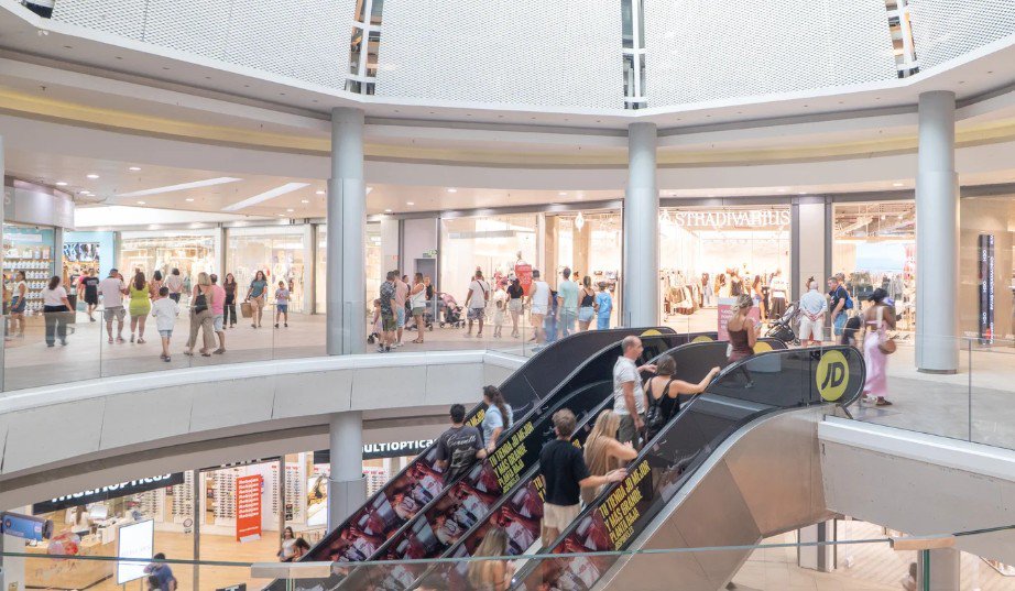 La afluencia a los centros comerciales crece un 3,1% en junio