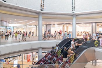 La afluencia a los centros comerciales crece un 3,1% en junio
