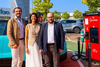 El Faro amplía sus servicios con la mayor electrolinera de Extremadura