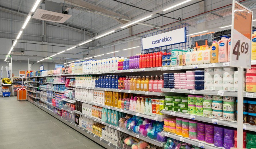 Action abre en Jaén Plaza y se estrena en la provincia
