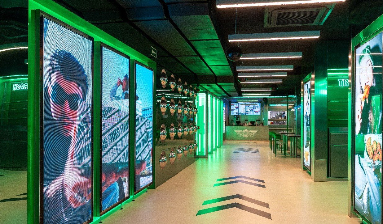 Wingstop salta del delivery a la calle con dos restaurantes en Madrid