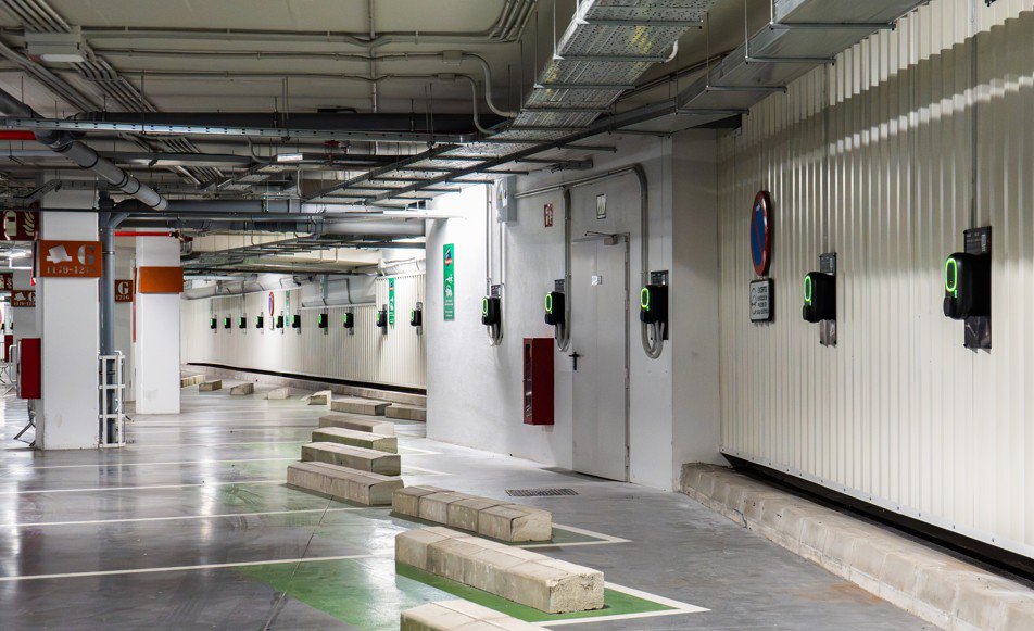 McArthurGlen Málaga renueva sus puntos de recarga con 32 cargadores Wallbox
