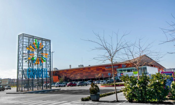 Ares vende a AEW el Retail Park Granaita