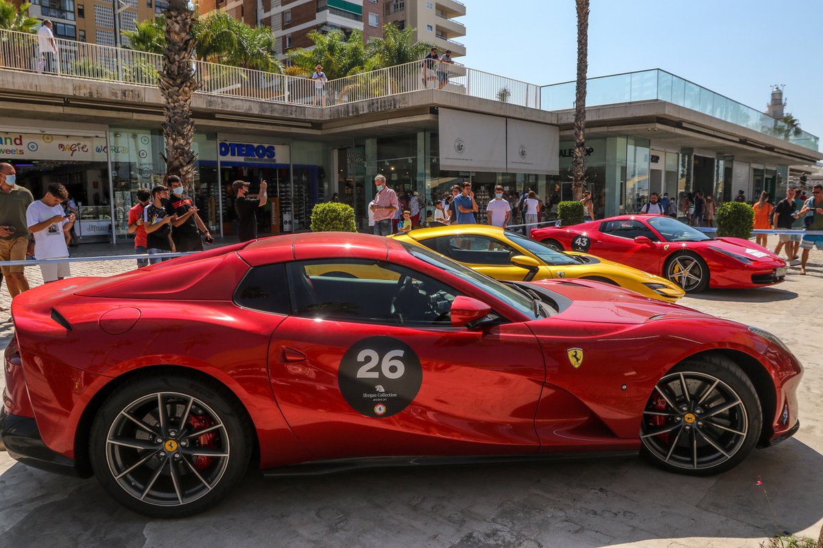 Muelle Uno expone Ferraris por una causa solidaria