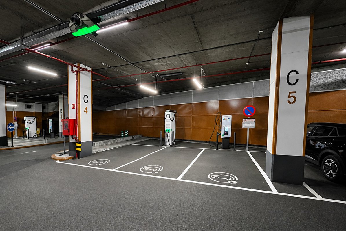 Gran Vía de Vigo amplía su infraestructura con 18 cargadores eléctricos
