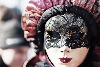 Nueva Condomina celebra un baile de máscaras al estilo veneciano