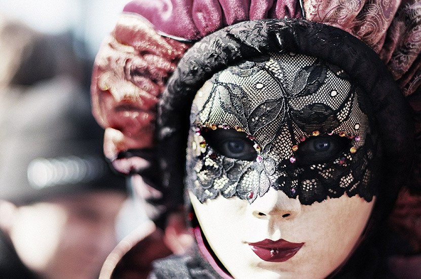 Nueva Condomina celebra un baile de máscaras al estilo veneciano