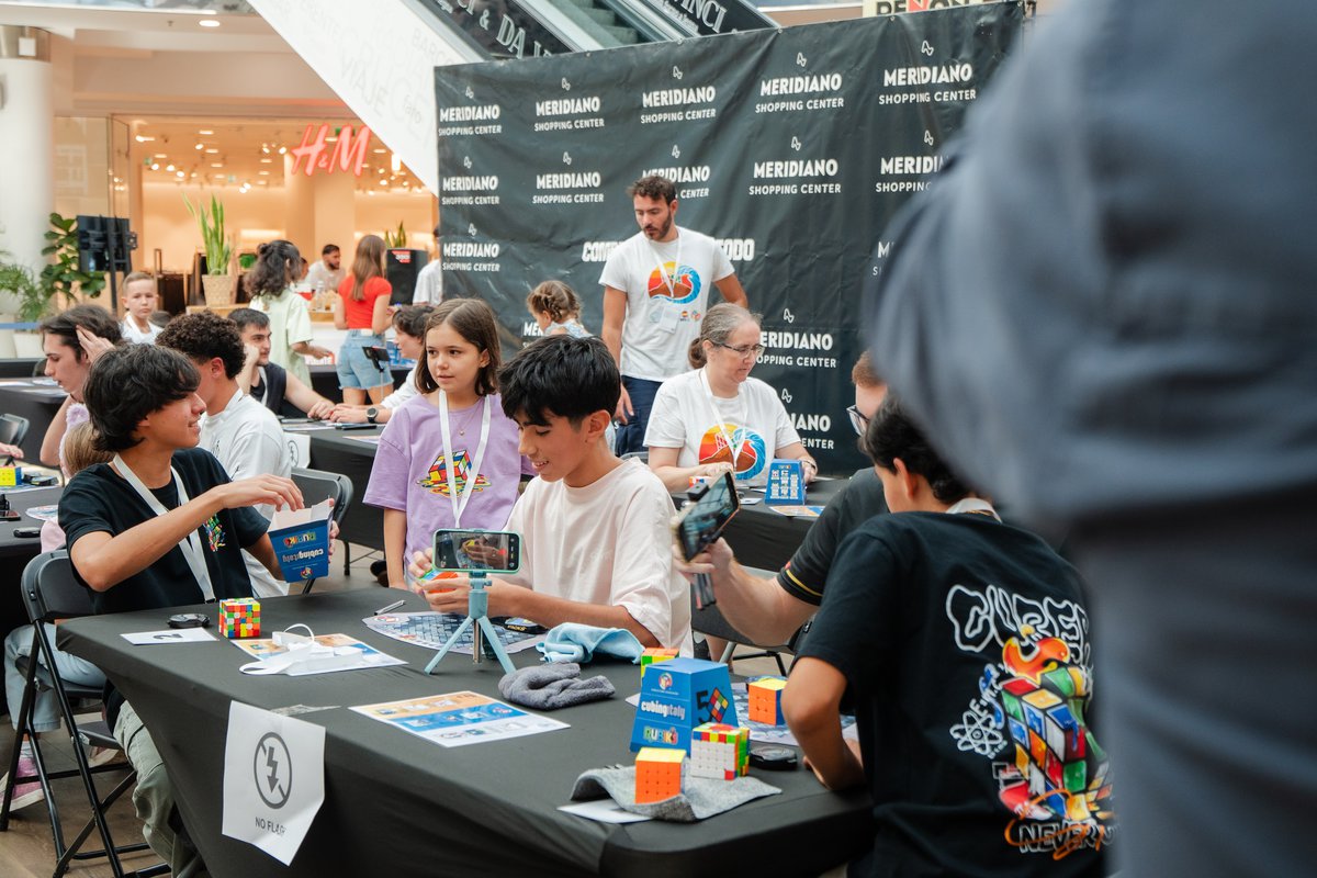 Meridiano reúne a más de 60 participantes en un torneo de speedcubing en Tenerife