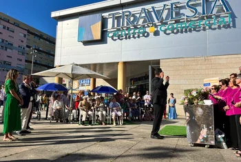 El centro comercial Travesía rinde homenaje a los abuelos centenarios de Vigo