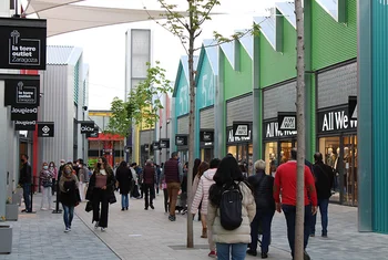 Clarks se suma a la oferta de calzado de La Torre Outlet Zaragoza