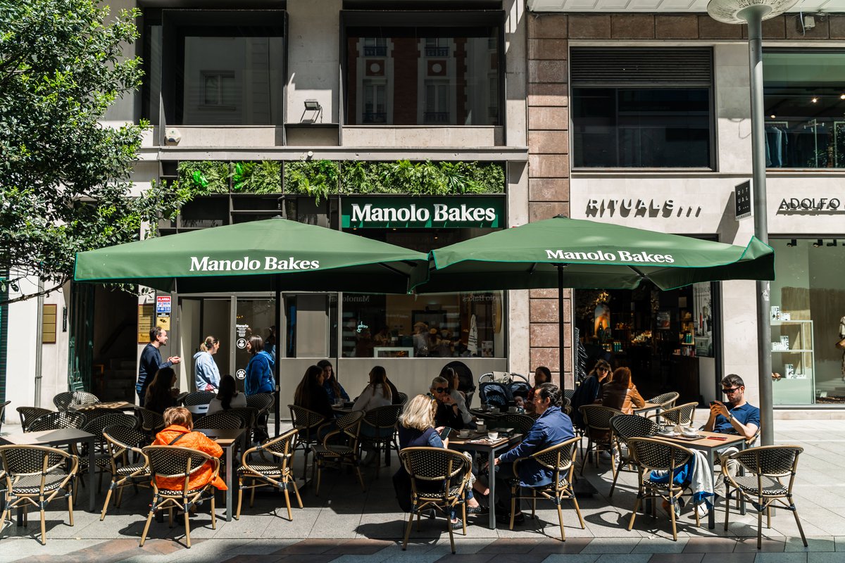 Manolo Bakes inaugura su primera tienda en Cantabria