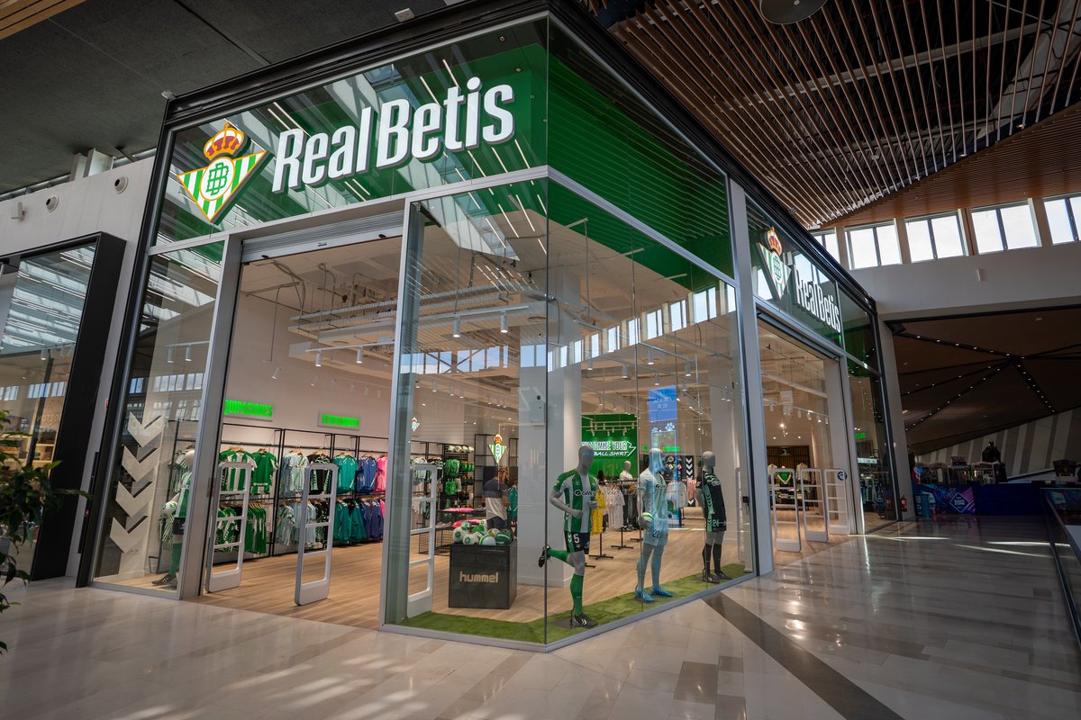 Lagoh inaugura la mayor tienda oficial del Real Betis en la capital hispalense