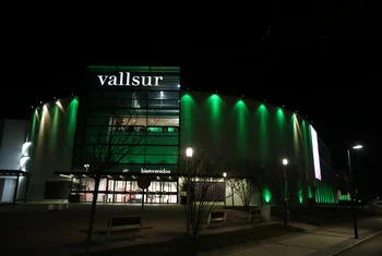 Vallsur se tiñe de verde para conmemorar el Día Mundial contra el Cáncer