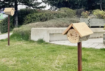 El Tormes instala en sus jardines exteriores hoteles para insectos