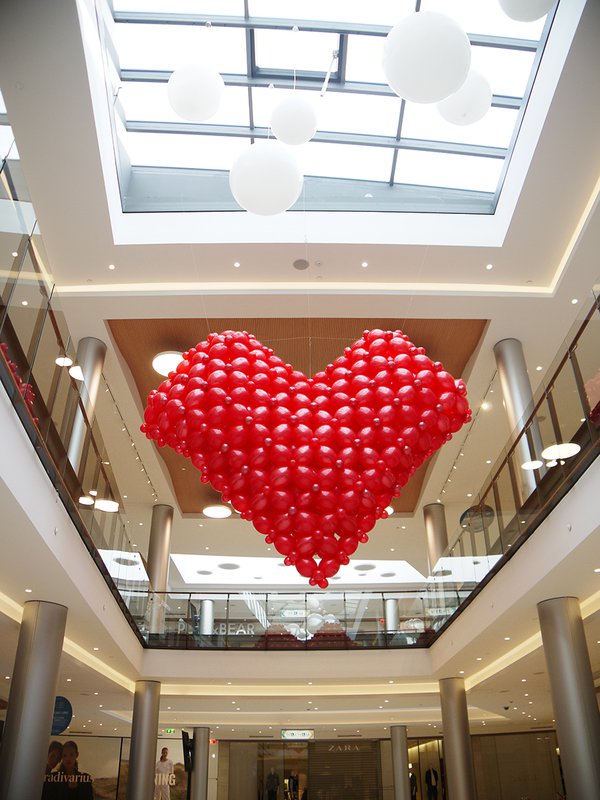 El Tormes anima a sus trabajadores con un corazón formado por 556 globos