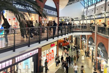 El hipermercado de Alcampo comienza a operar en Espai Gironés