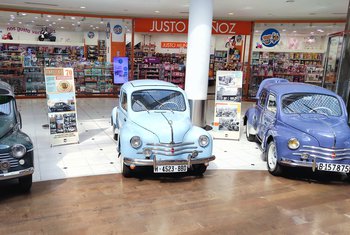 Vallsur rinde homenaje al Renault 4/4 en su 70 aniversario
