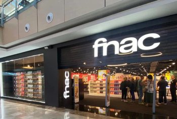 Fnac redujo un 43% sus pérdidas en 2025
