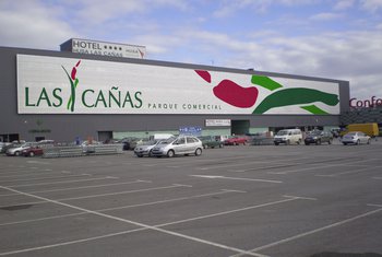 Mosaqui Capital adquiere el Parque Comercial Las Cañas en Viana