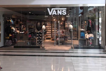 Vans crece en Las Palmas