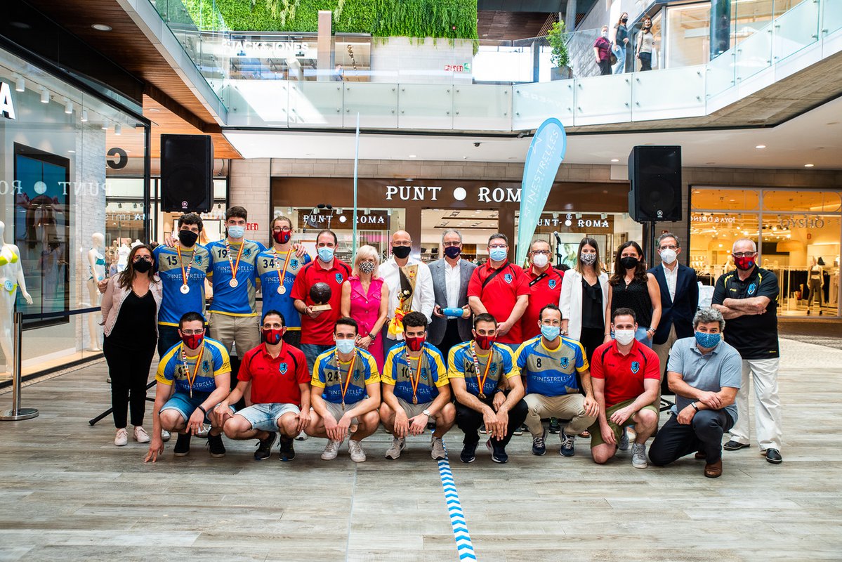 Finestrelles Shopping Centre recibe a los jugadores del Finestrelles SC Club Handbol Esplugues