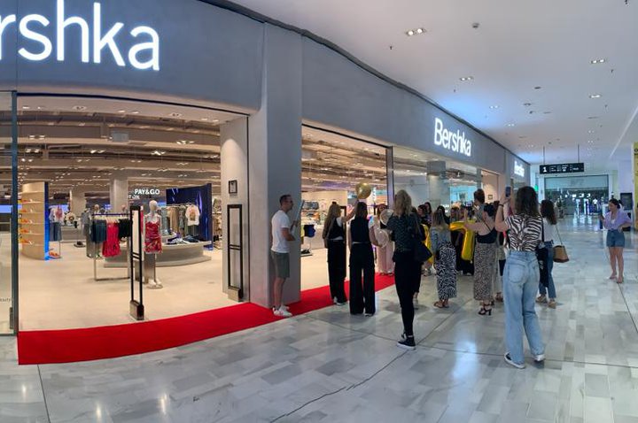 Bershka abre su tienda más grande de Sevilla en el centro comercial Los Arcos
