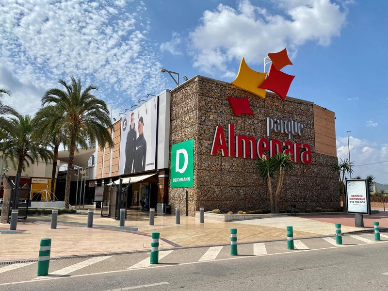 Parque Almenara tiendas