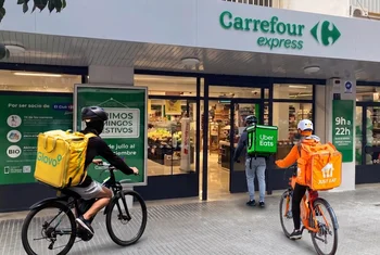 Carrefour supera las 700 tiendas con entrega ultrarrápida tras crecer un 40%