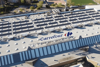 Carrefour impulsa el autoconsumo de energía fotovoltaica en 130 centros