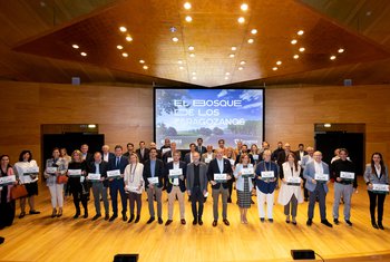 GranCasa dona 3.000 euros a la plantación de 300 árboles