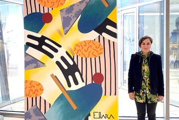 Gran Vía de Vigo apoya el talento local con un mural de la artista Elara Elvira
