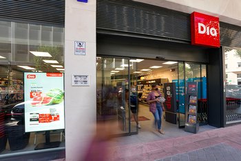 Dia completa la venta de 235 supermercados a Alcampo