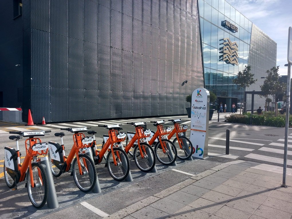 Las bicicletas eléctricas de Bizkaibizi llegan a Max Center