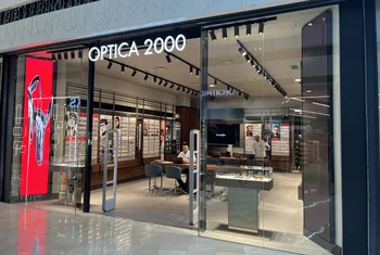 OPTICA2000 amplía el mix comercial de Plenilunio