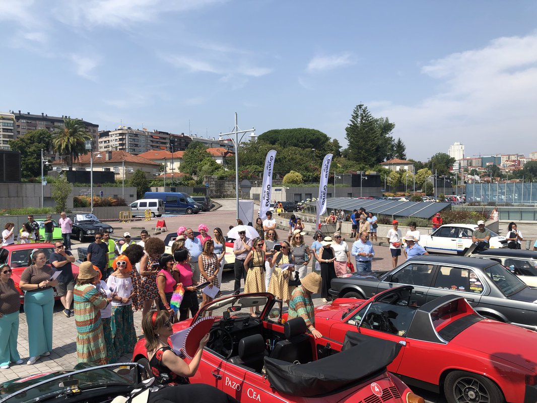 Gran Vía de Vigo, escenario de una competición de coches clásicos