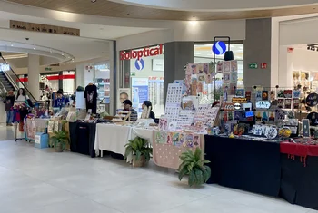 Gran Vía de Vigo celebra el Mercado de Arte e Ilustración Mona