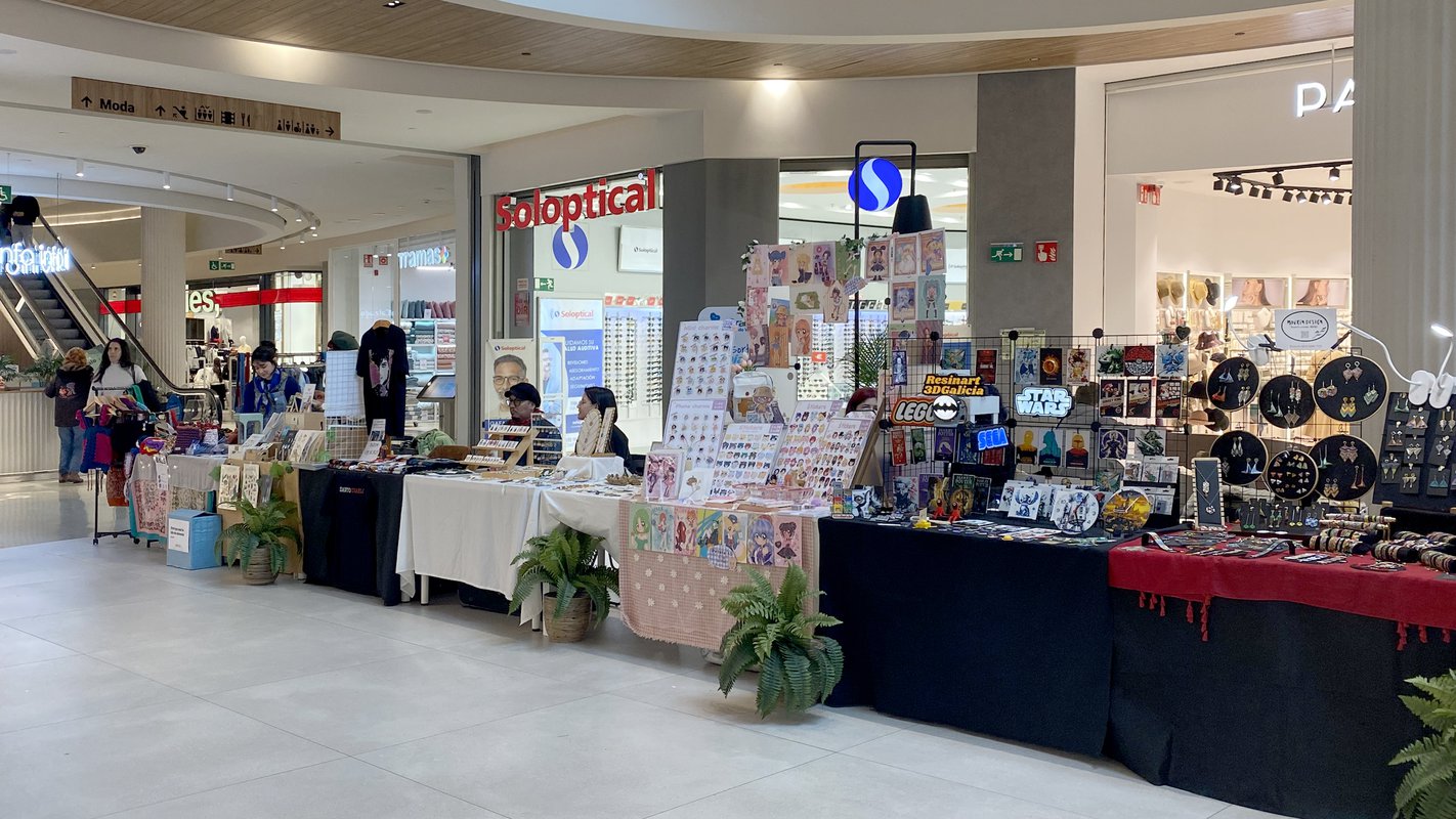 Gran Vía de Vigo celebra el Mercado de Arte e Ilustración Mona