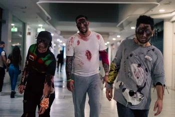 Bahía Sur acoge su primer "Survival Zombie" con más de 300 participantes