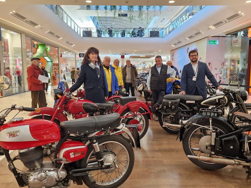 Vallsur inaugura una exposición de motos con más de 30 modelos únicos