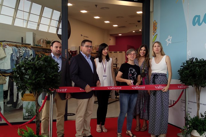 Cáritas inaugura la segunda tienda Moda re- de la provincia en Vallsur