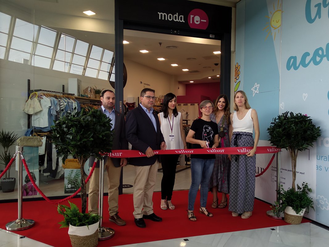Cáritas inaugura la segunda tienda Moda re- de la provincia en Vallsur