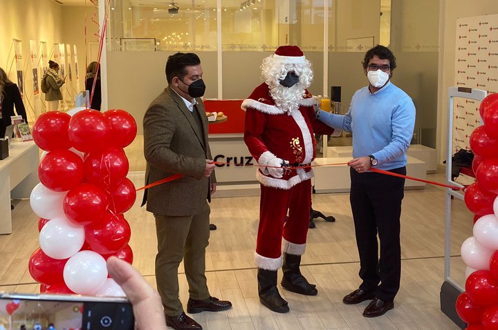 El Faro inaugura el primer local de Cruz Roja en un centro comercial