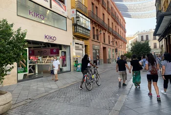 Un family office compra un local comercial en Sevilla por cuatro millones de euros