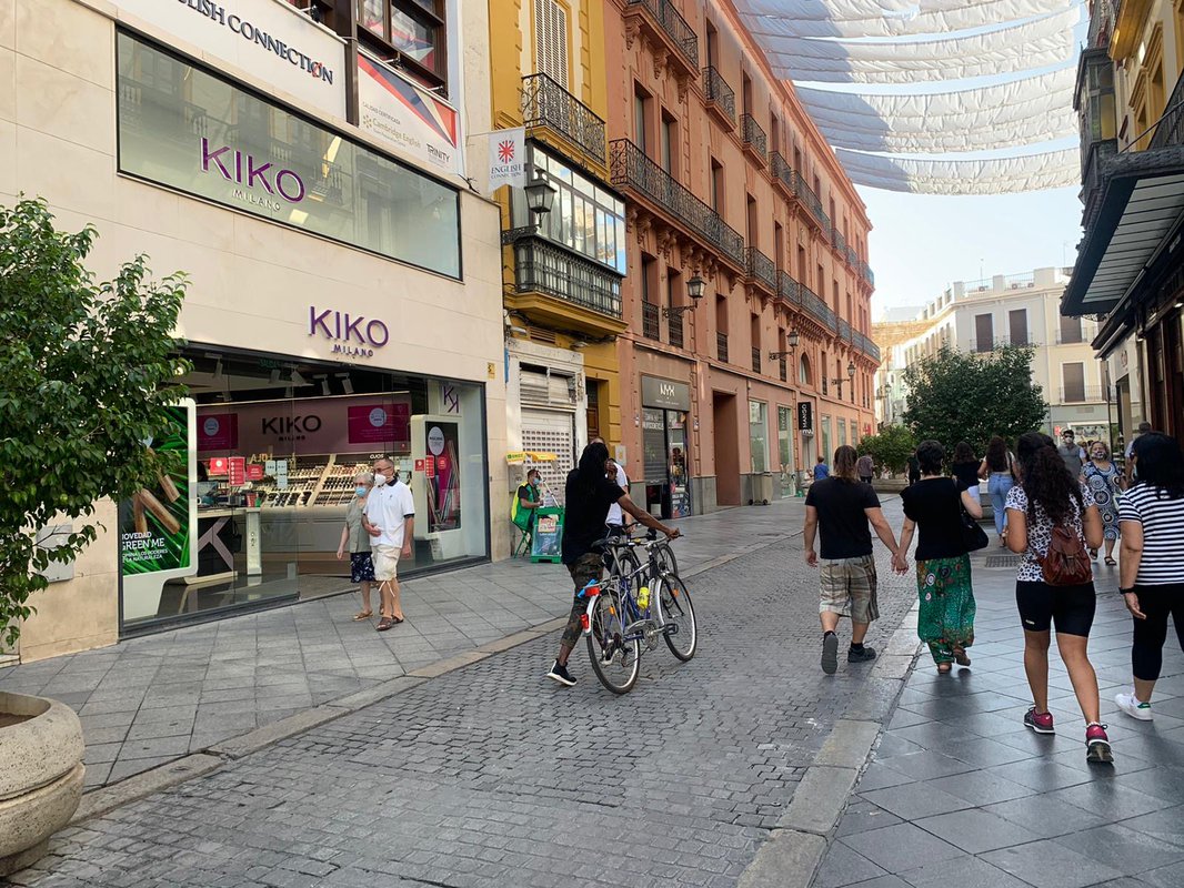 Un family office compra un local comercial en Sevilla por cuatro millones de euros