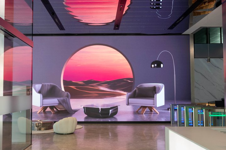 Leddream Group instala un mural digital en el nuevo edificio de Colonial