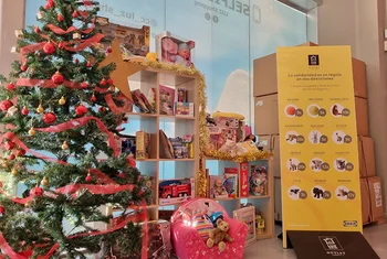 Luz Shopping entrega 600 juguetes a la Asociación de Reyes Magos del Ayuntamiento de Jerez