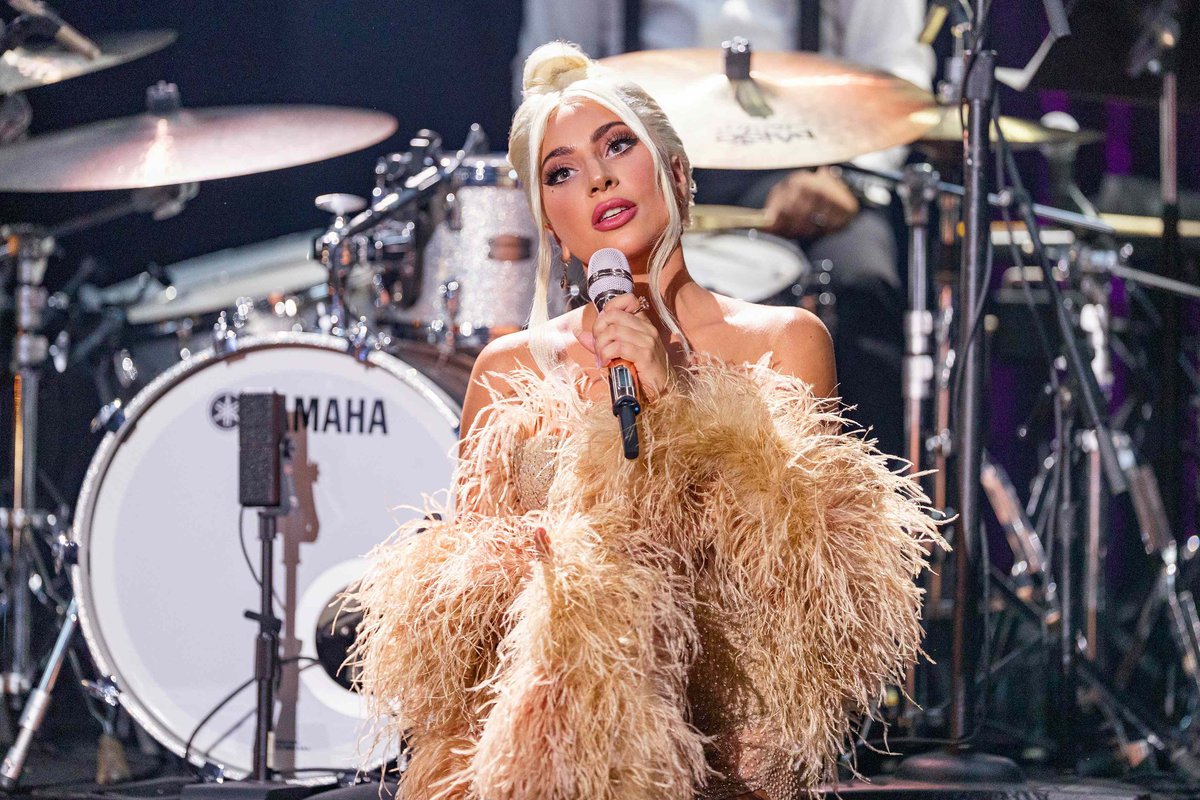 Lady Gaga presenta "Love for Sale" en colaboración con Westfield