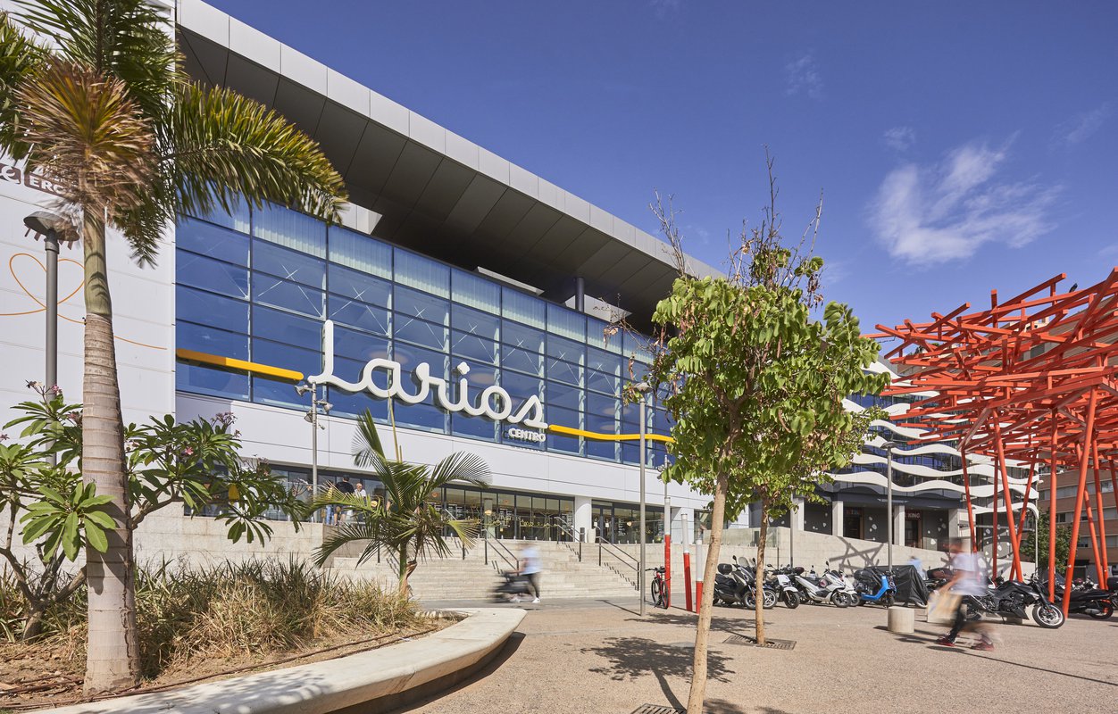 Larios celebra 30 años como referente en Málaga